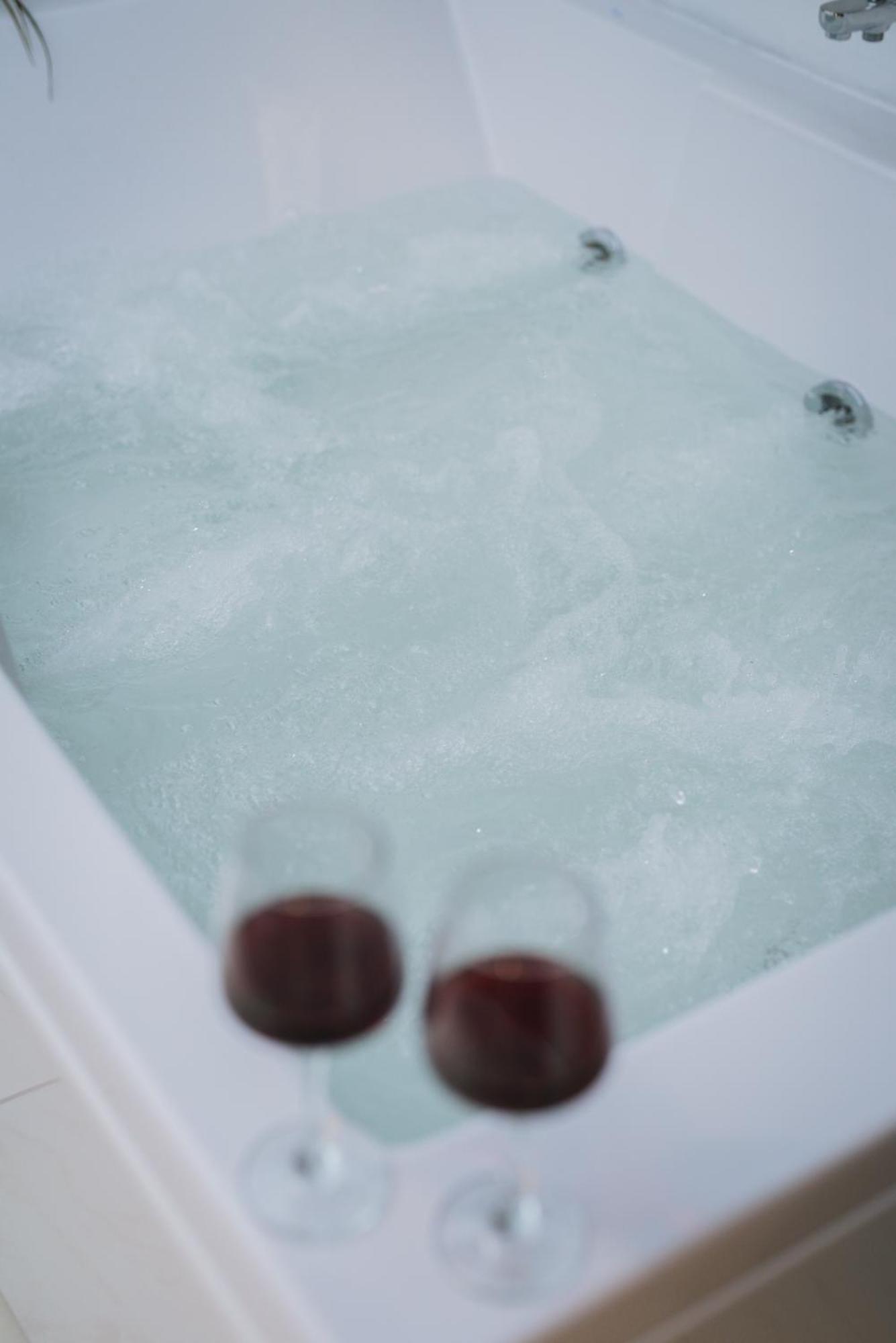 Stylish Apt W Jacuzzi, 5 Min To White Tower Salonic Exterior foto