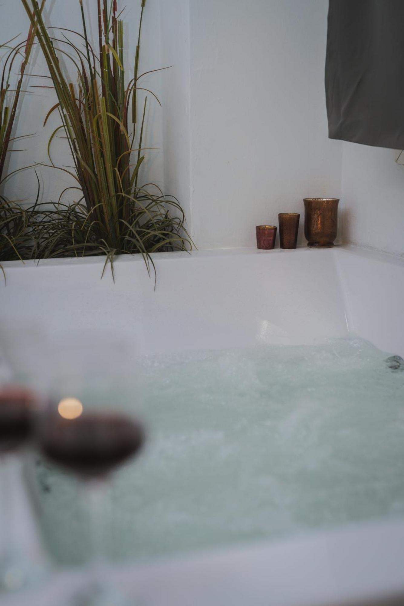 Stylish Apt W Jacuzzi, 5 Min To White Tower Salonic Exterior foto